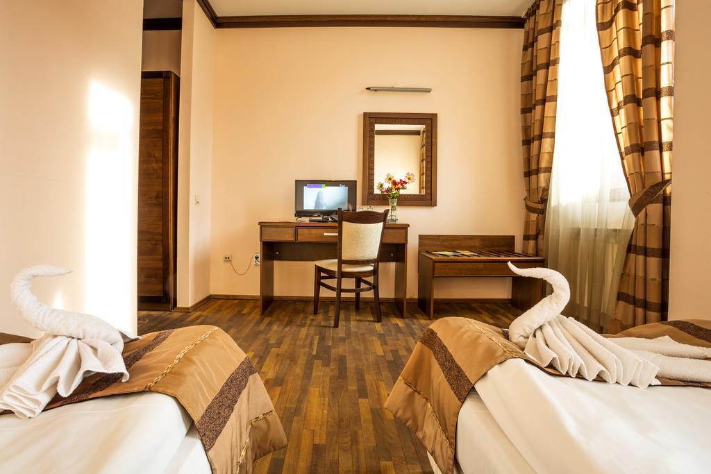 Family Hotel טטבן מראה חיצוני תמונה