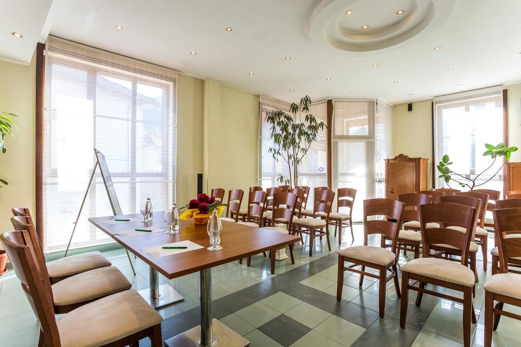 Family Hotel טטבן מראה חיצוני תמונה