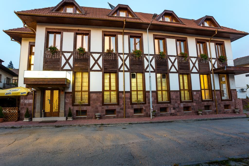 Family Hotel טטבן מראה חיצוני תמונה